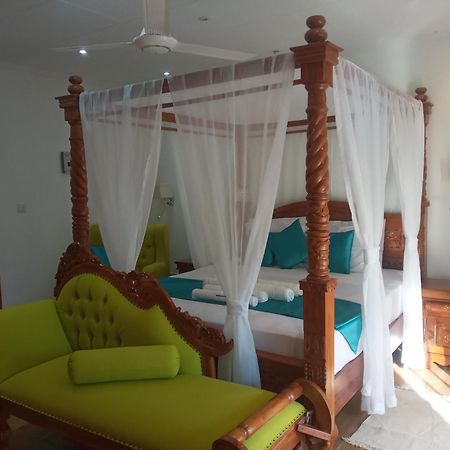 Benjamine'S Guesthouse La Digue Exterior photo