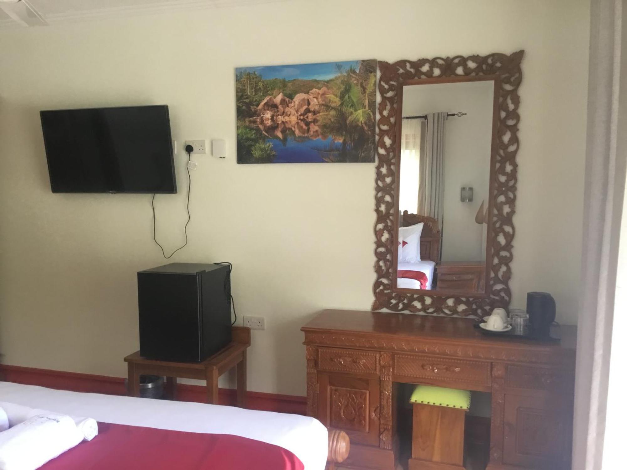 Benjamine'S Guesthouse La Digue Exterior photo